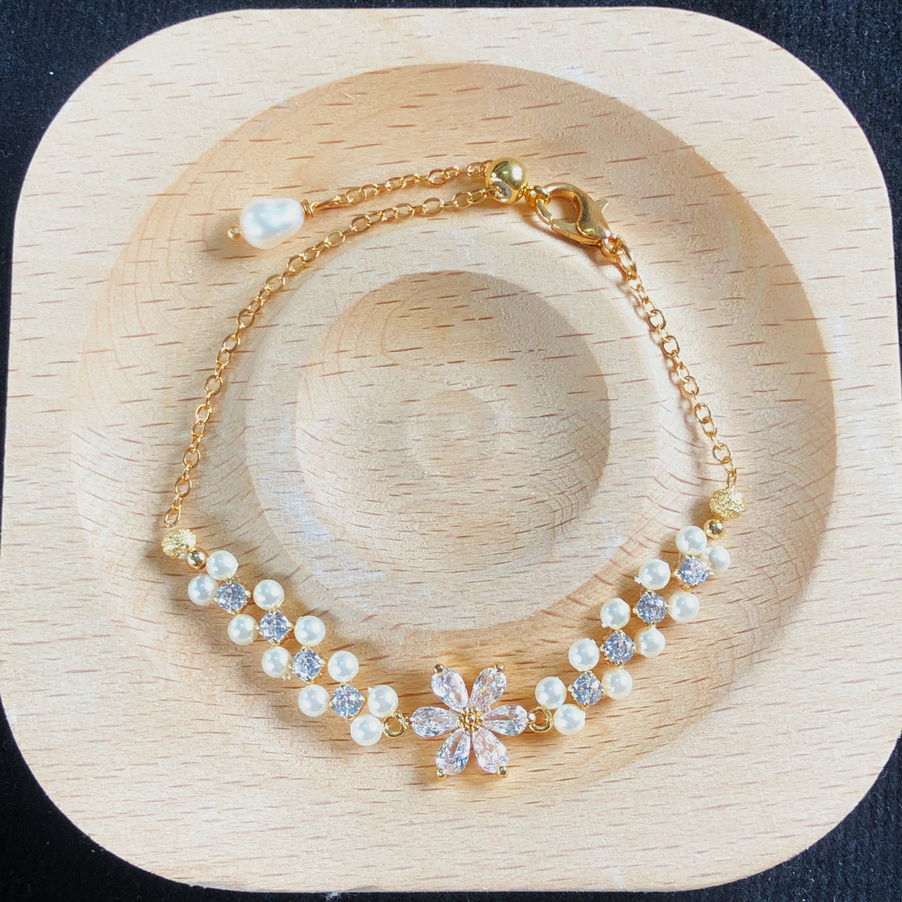 Hexapetalous Flower Pearl Bracelet-likayjewel