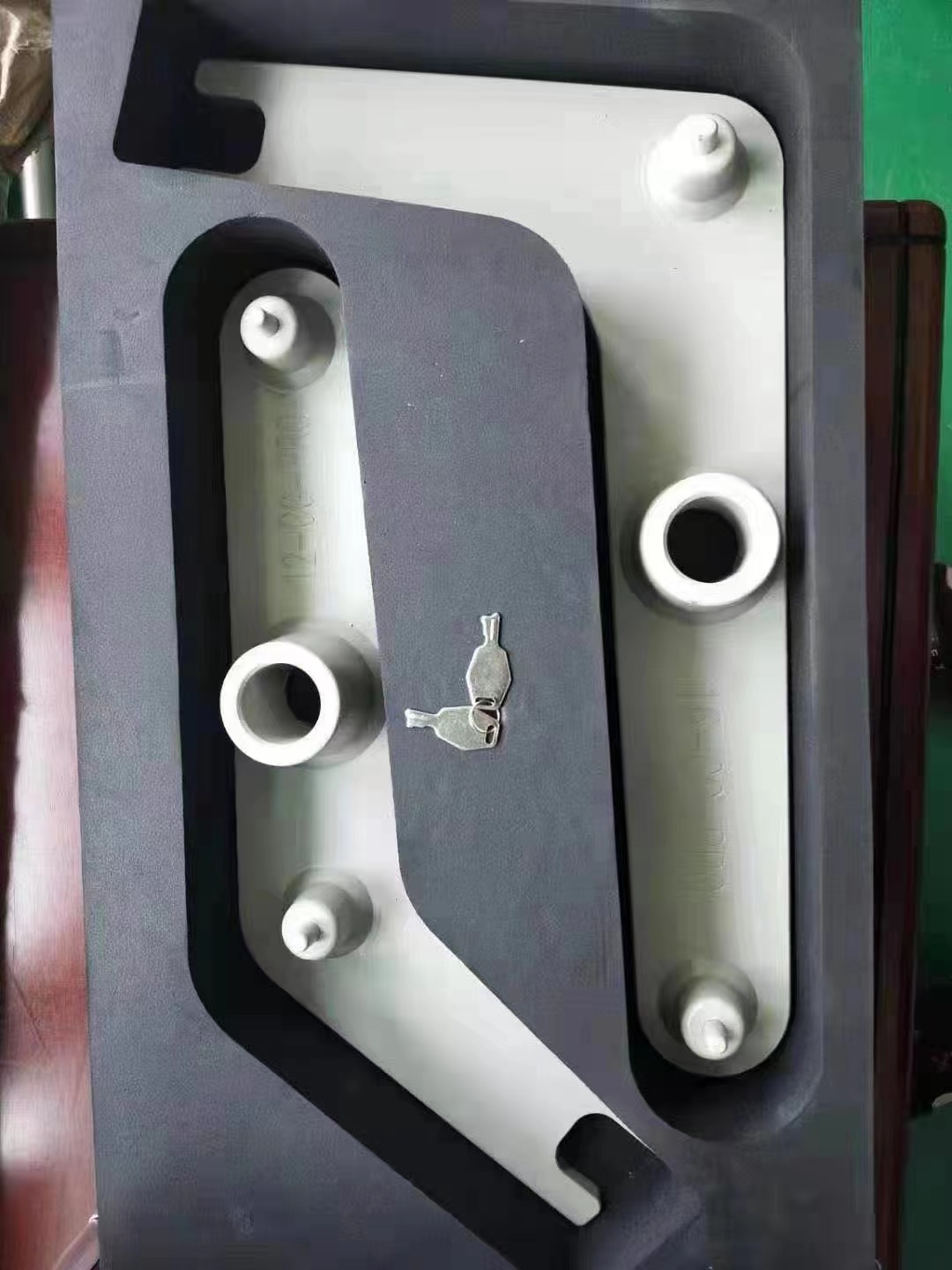 Picking head correction tool