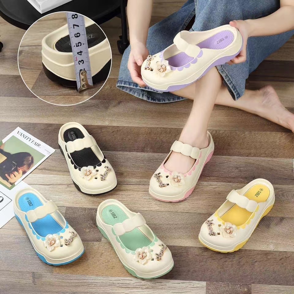 Popular Women Garden Shoes Girl's Sandals with Cute Rubber