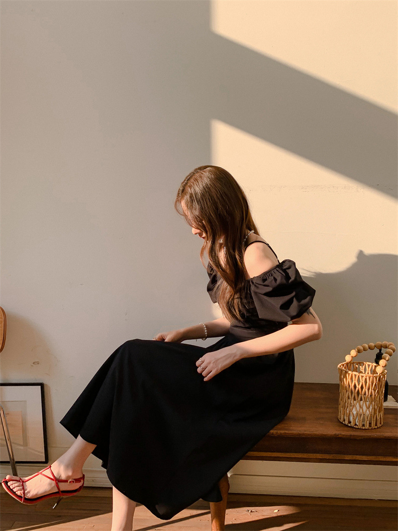 Black Puff Sleeves Wear Two Shoulders And Age-Reducing Dresses