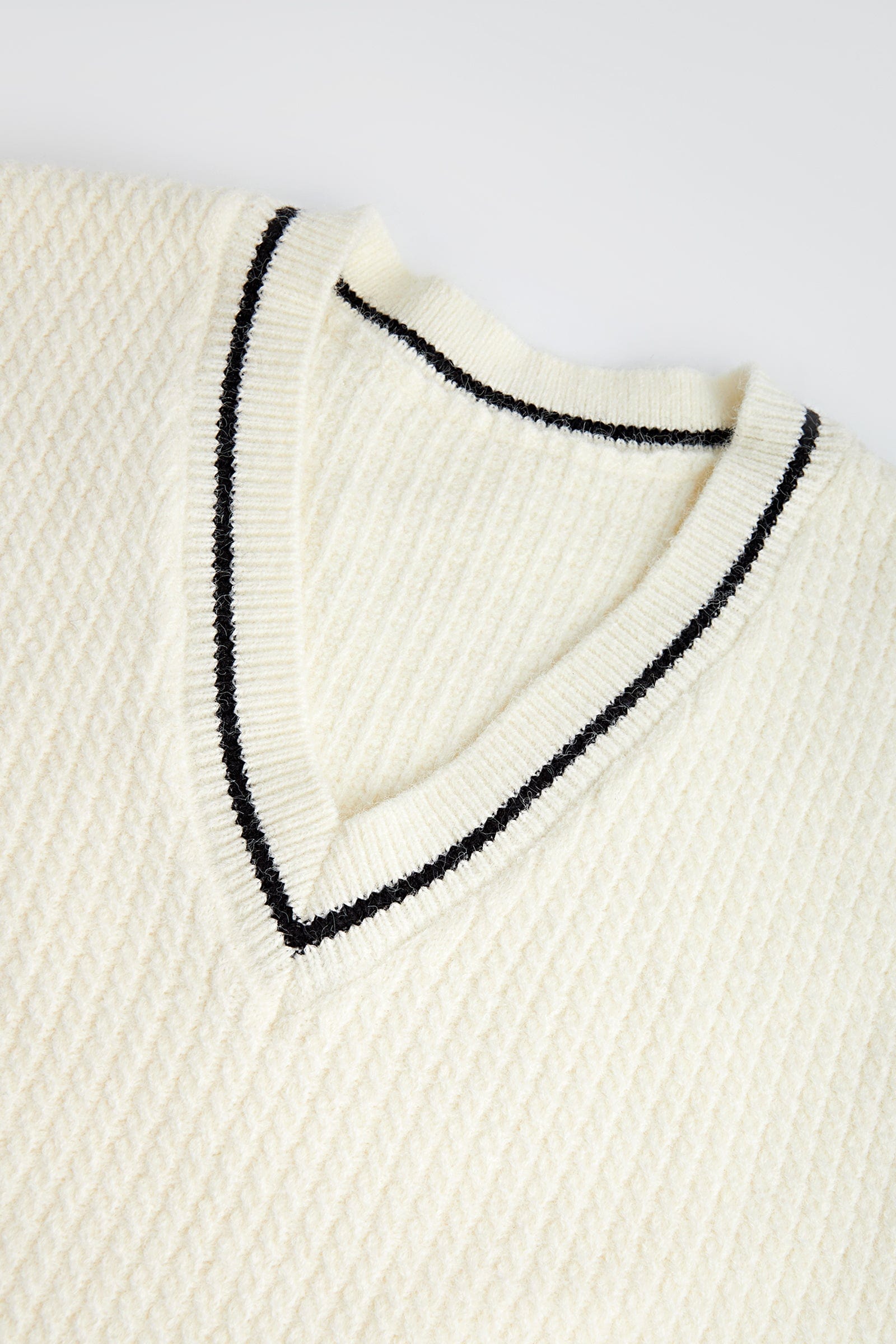 Beige Contrast Trim Cropped Sweater Vest
