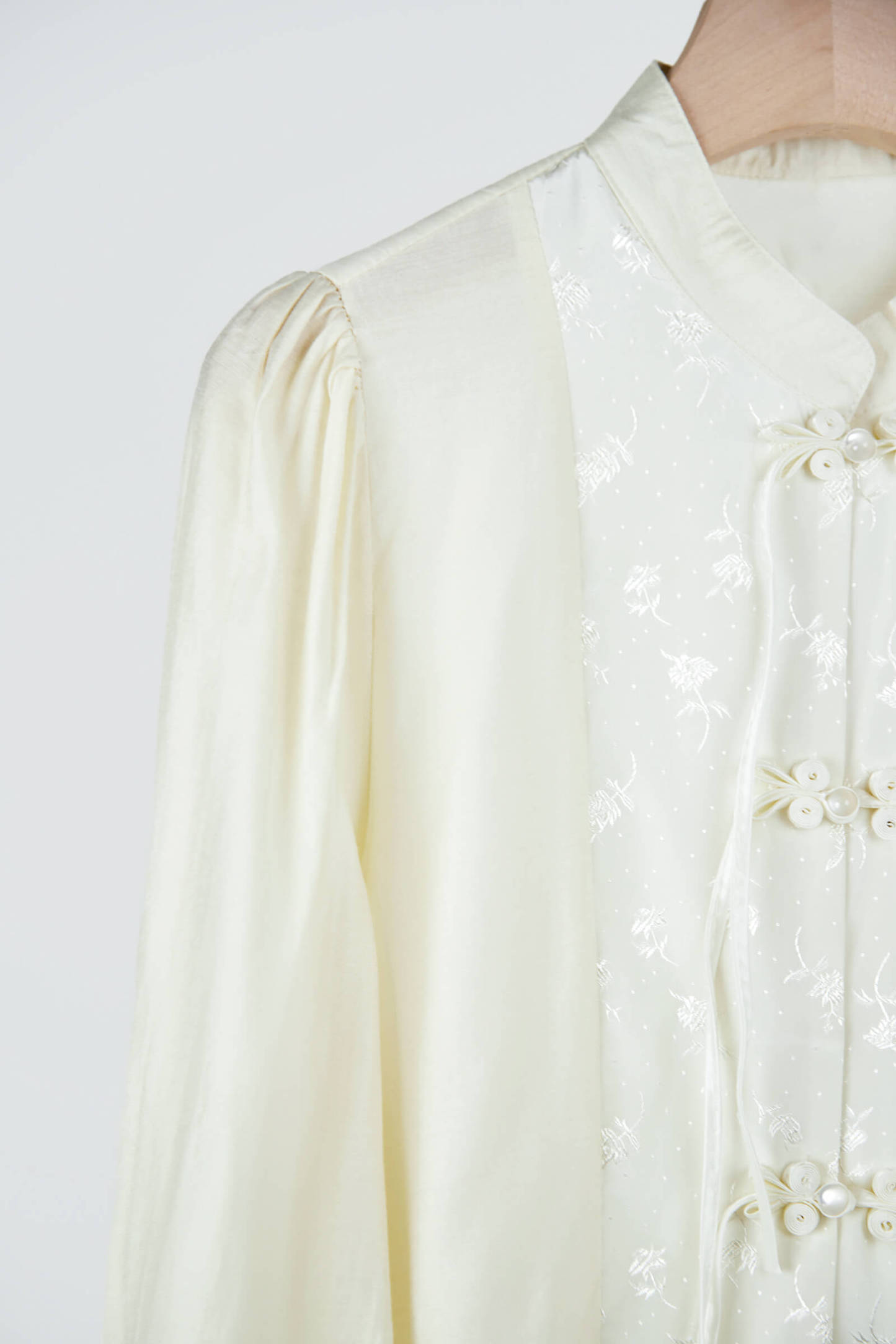 Beige Chinese Splice Buckle Shirt