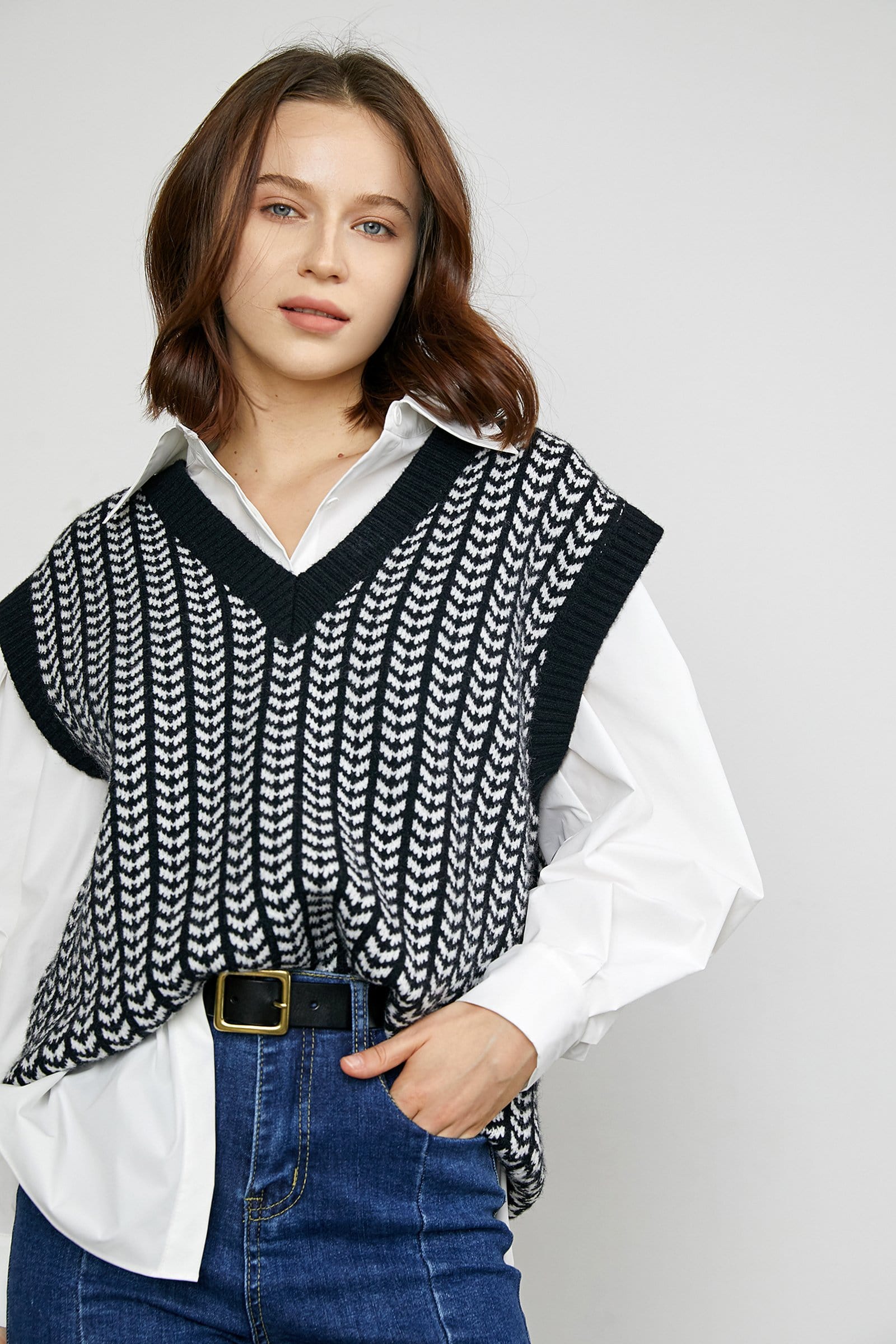 Aurelius Black V-Neck Sweater Vest