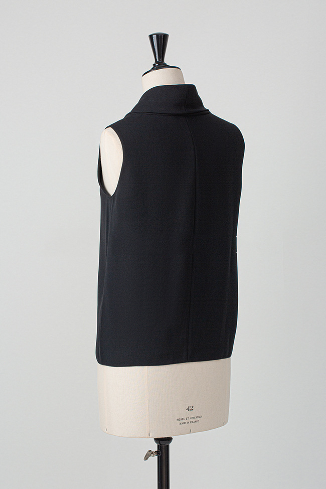 Black Sleeveless Pleat Detail Top