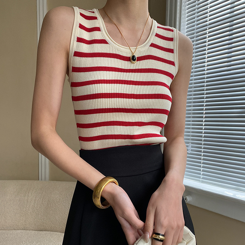Red Striped Slim-Fit Knit Vest