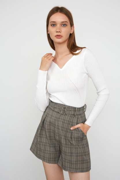 Braulia White Rib Sweater
