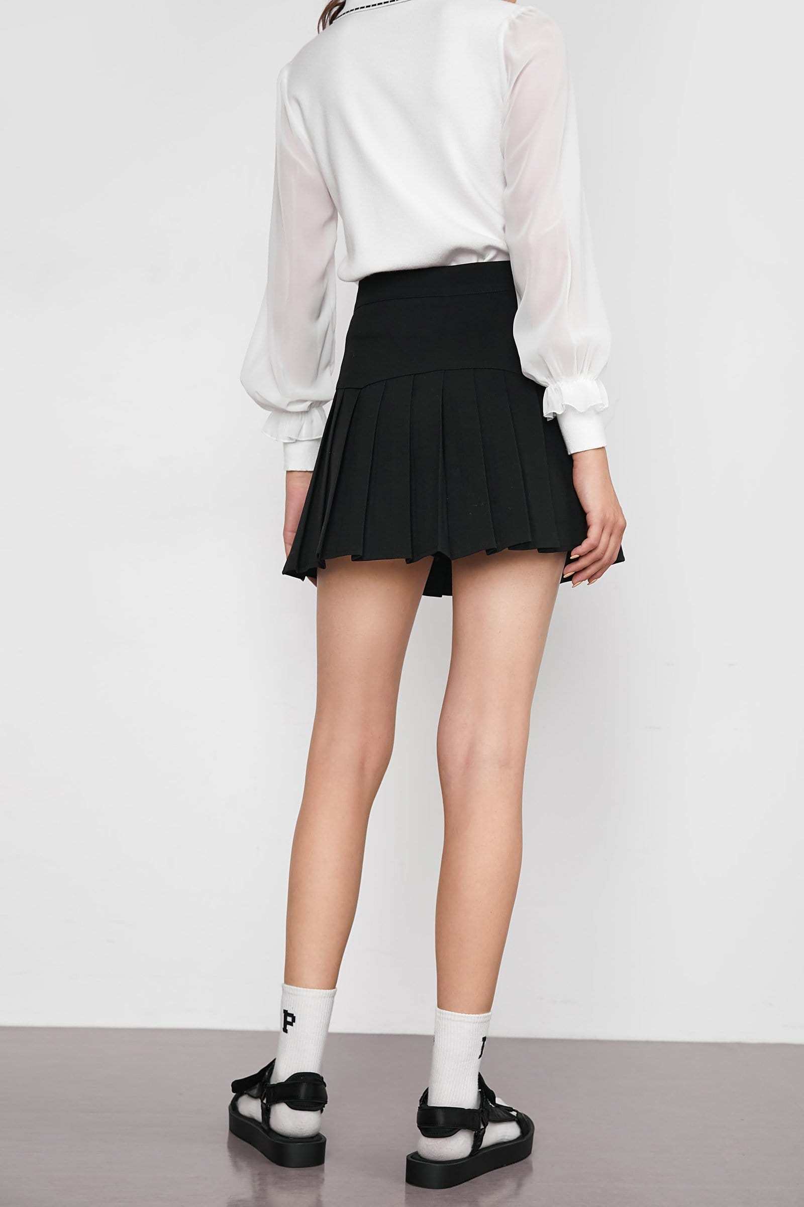 Jayven Black Pleated Skirt