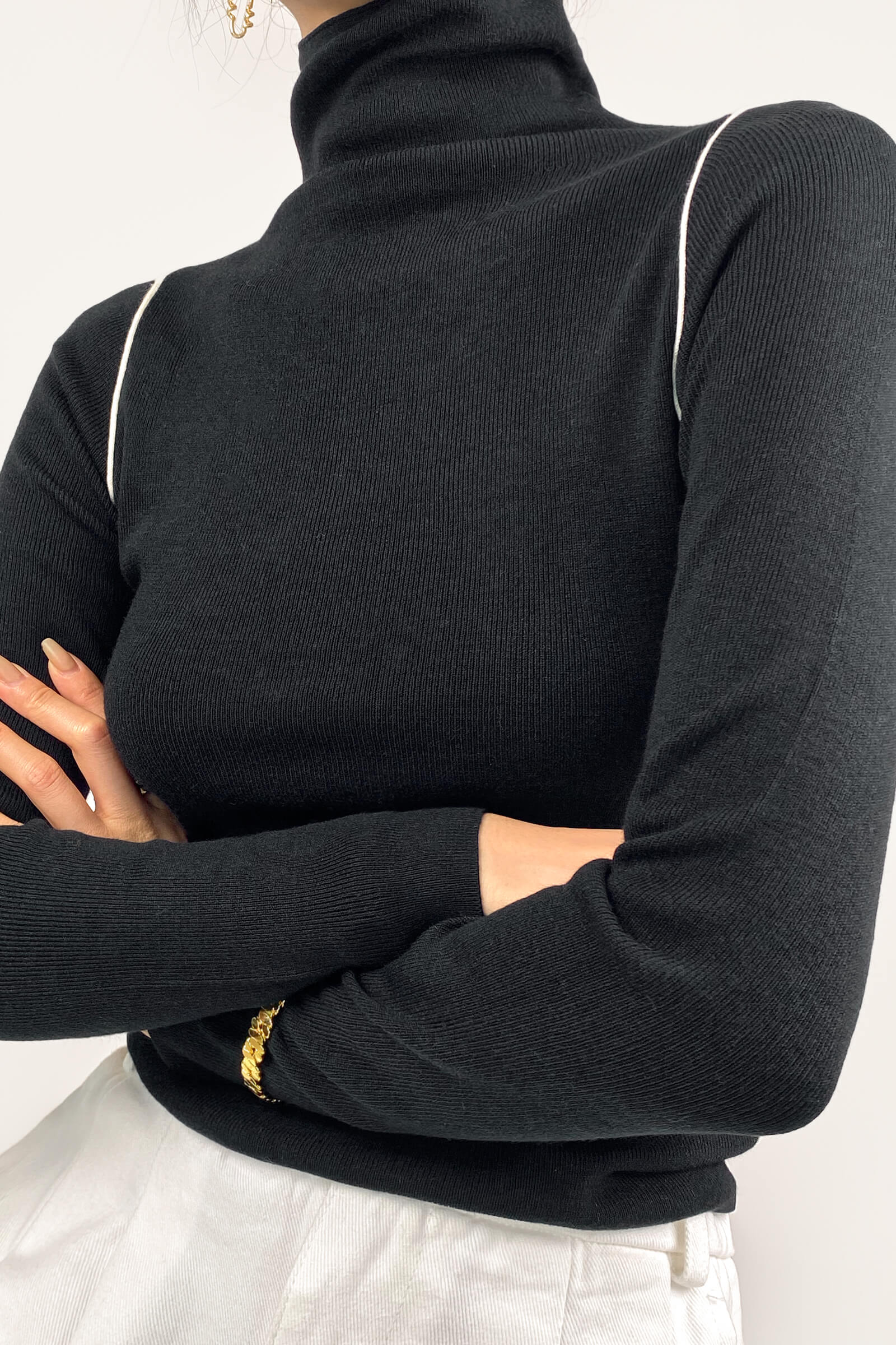 Black Cashmere-Blend Contrast Trim Turtleneck Sweater