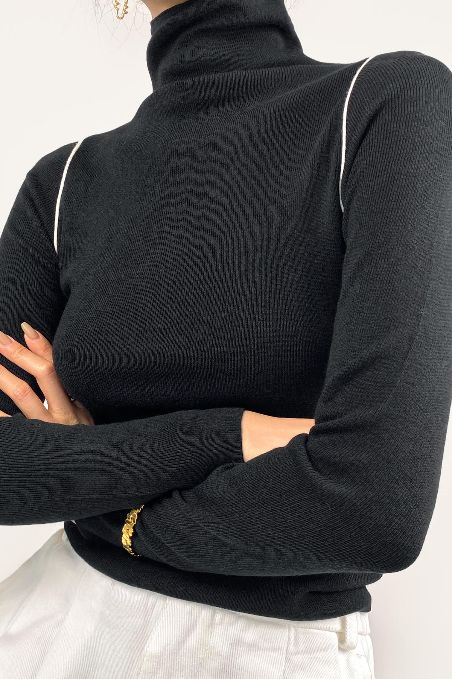 Black Cashmere-Blend Contrast Trim Turtleneck Sweater
