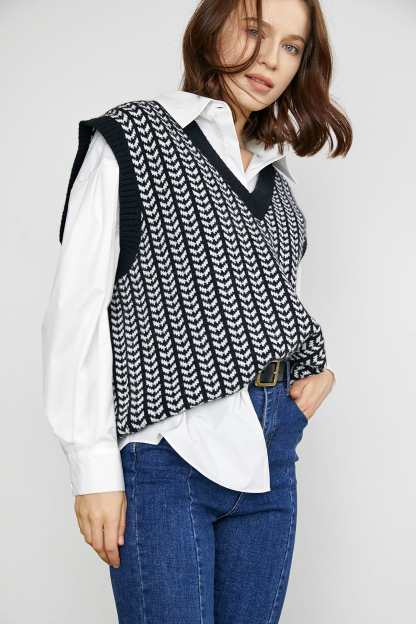 Aurelius Black V-Neck Sweater Vest