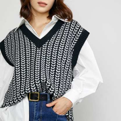 Aurelius Black V-Neck Sweater Vest