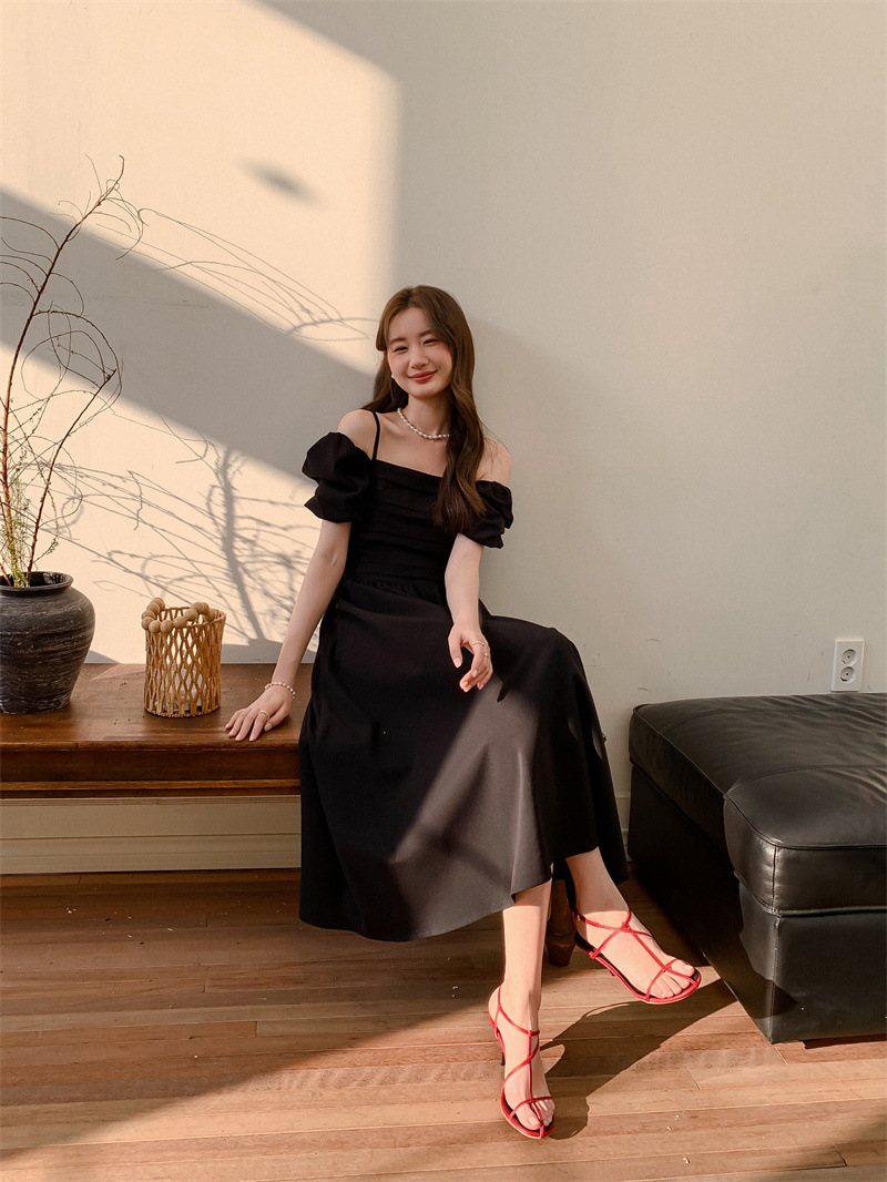 Black Puff Sleeves Wear Two Shoulders And Age-Reducing Dresses