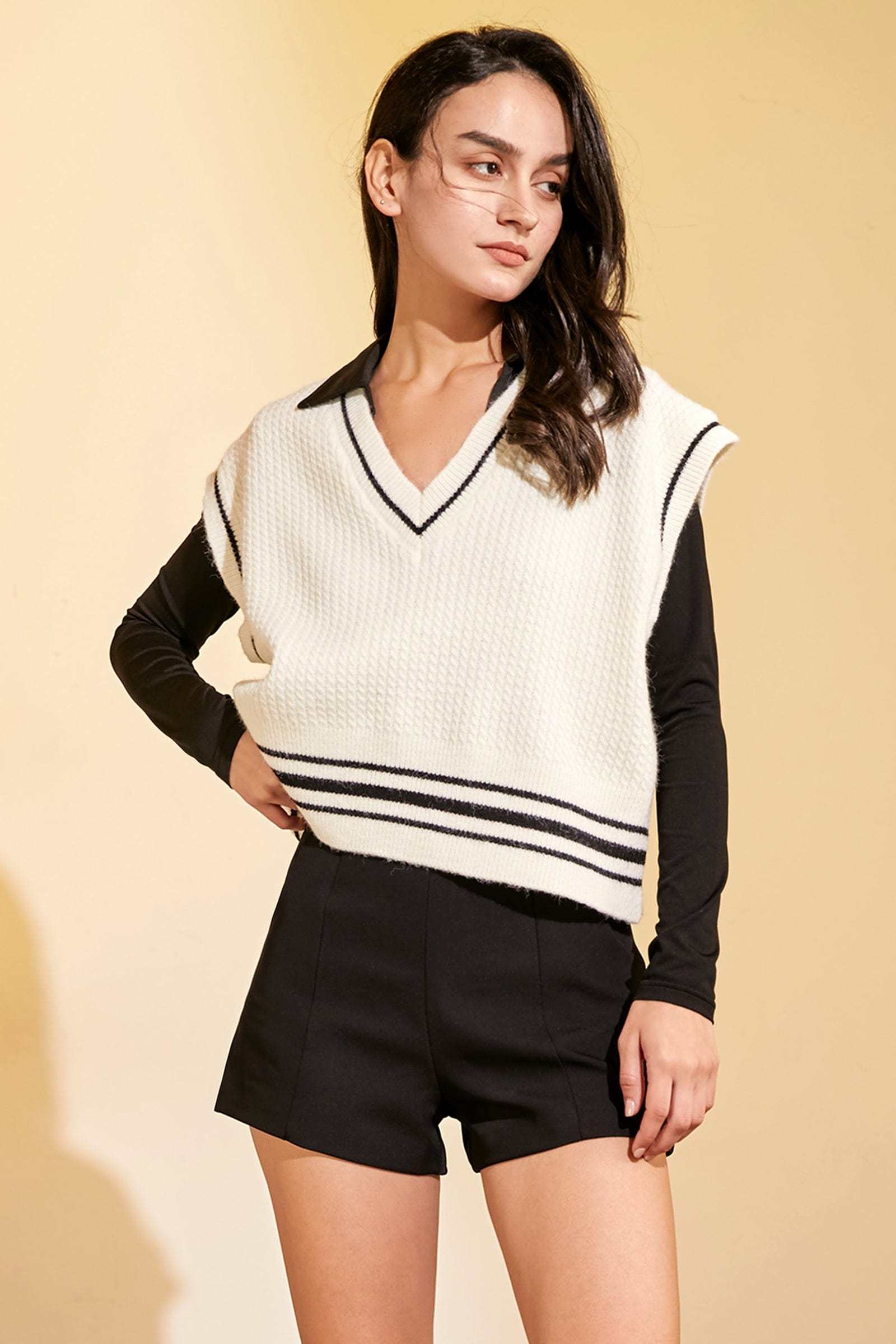 Beige Contrast Trim Cropped Sweater Vest