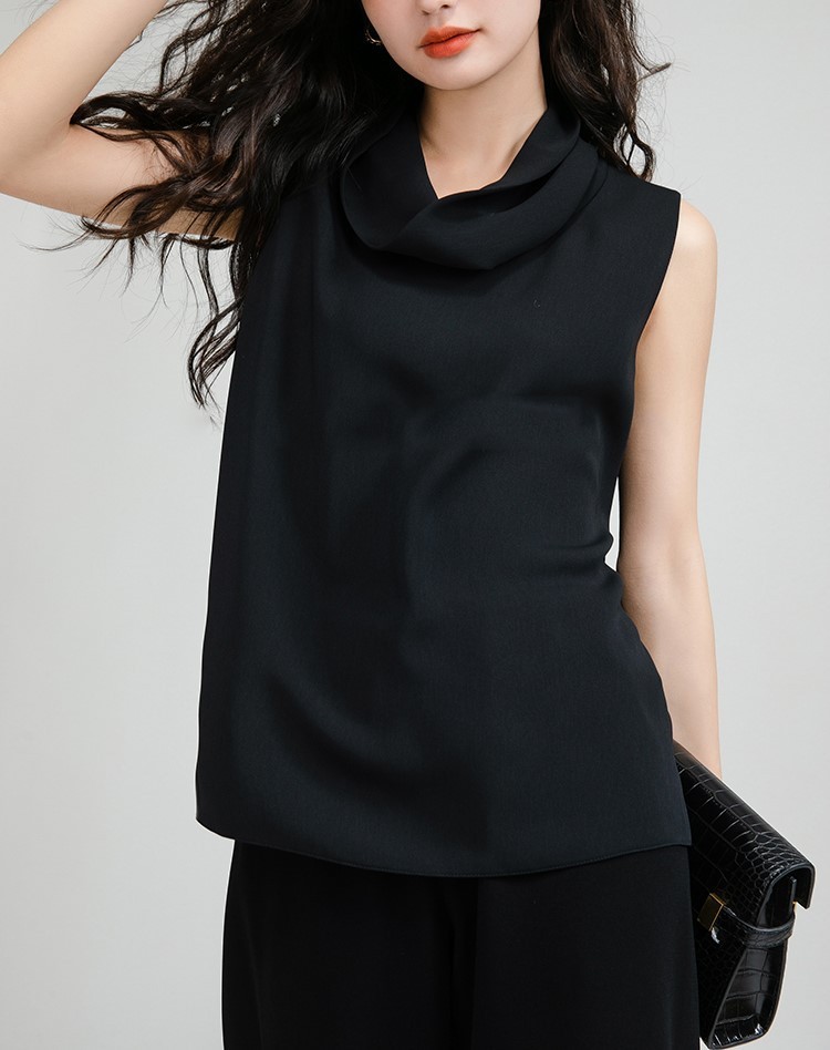 Black Sleeveless Pleat Detail Top