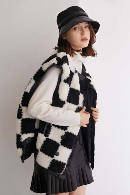 Stearns Black Checkerboard Teddy Vest