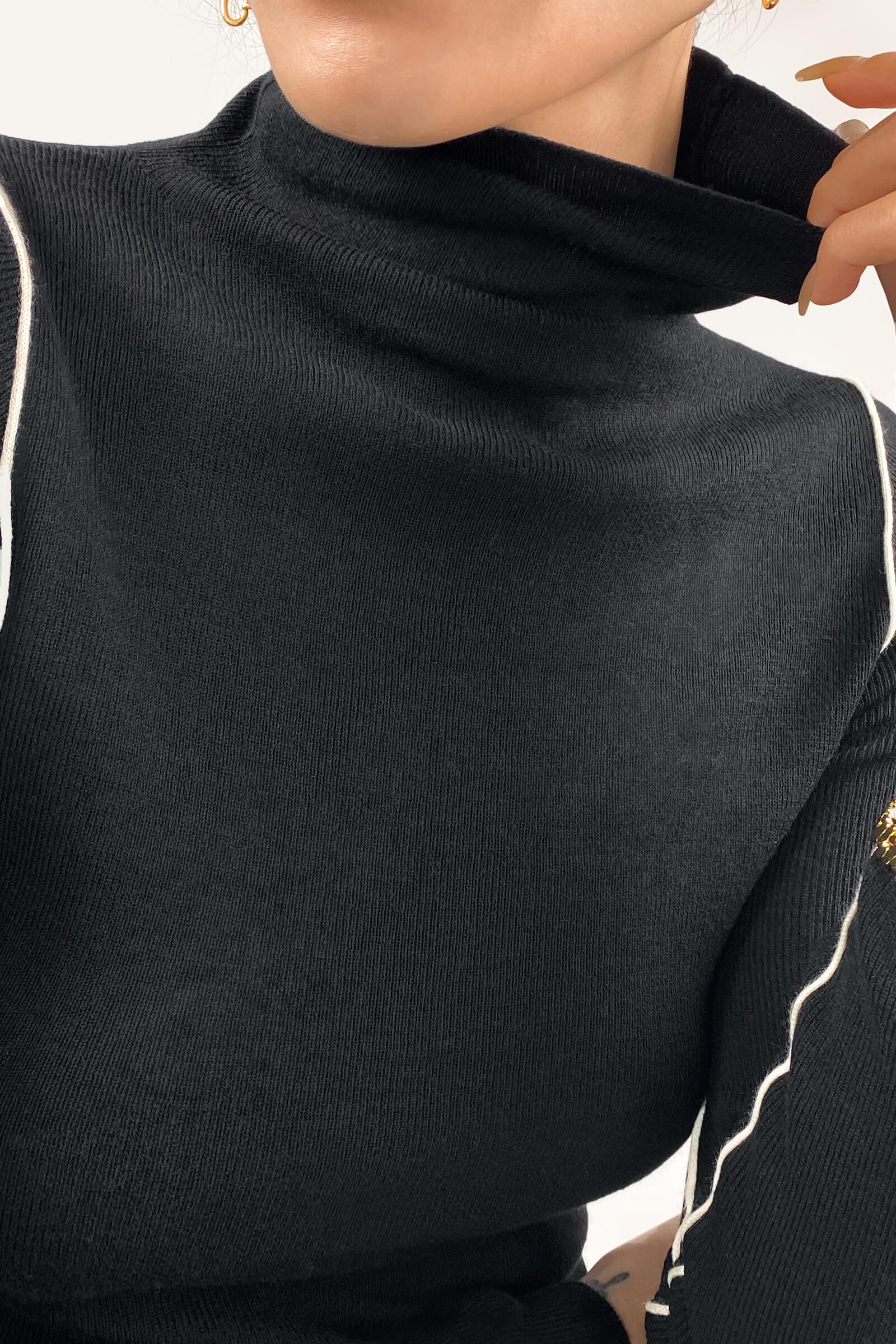 Black Cashmere-Blend Contrast Trim Turtleneck Sweater