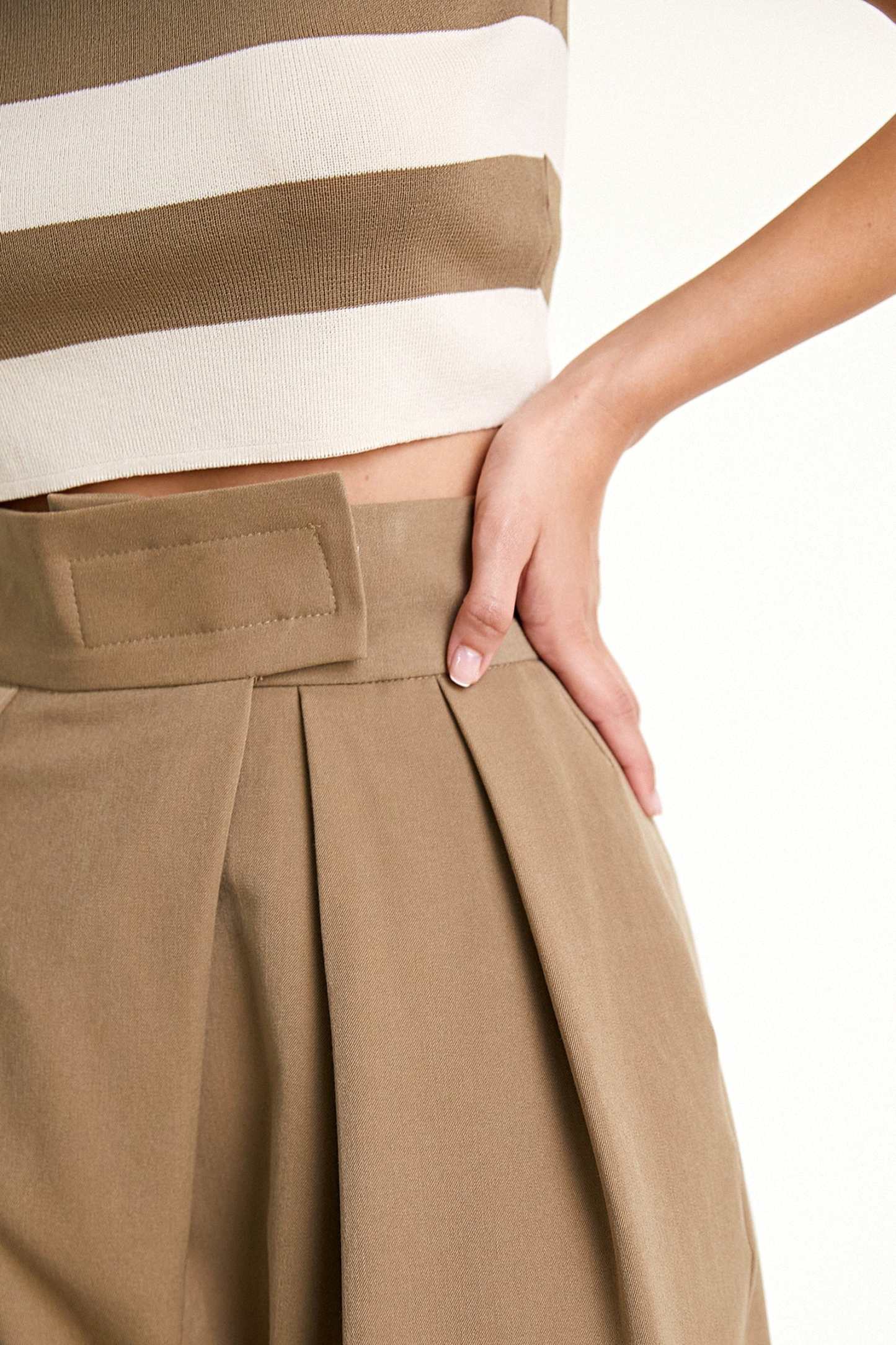 Burly Wood Hook And Loop Pleat Front Turn-Up Hem Suit Pants