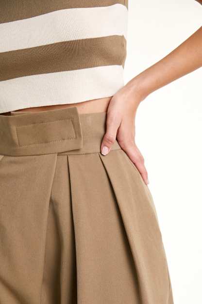 Burly Wood Hook And Loop Pleat Front Turn-Up Hem Suit Pants