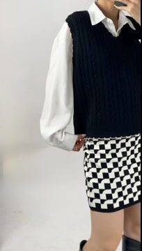 Cable Knit Contrast Strip Trimmed Sweater Vest