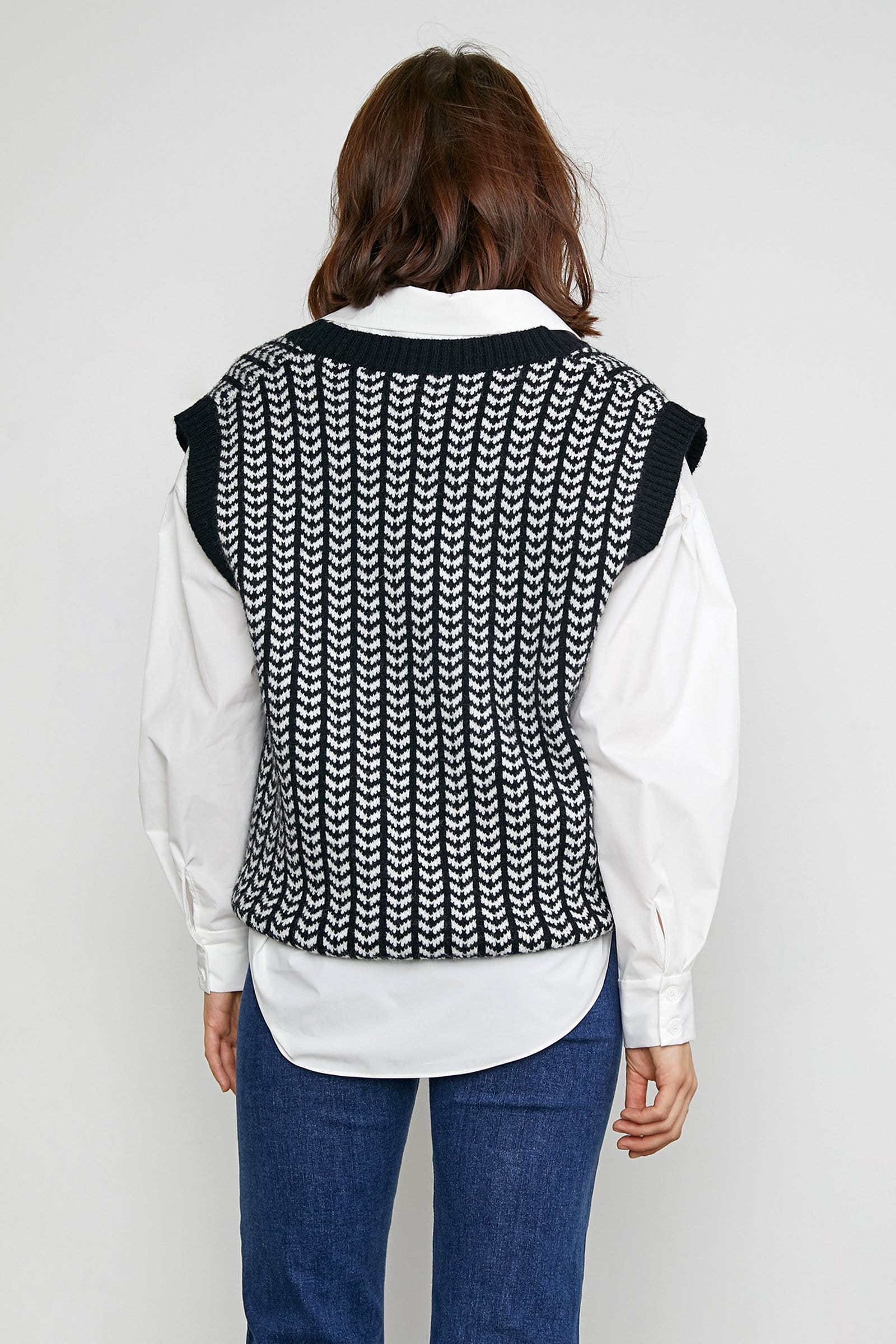 Aurelius Black V-Neck Sweater Vest