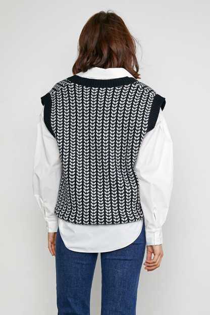 Aurelius Black V-Neck Sweater Vest
