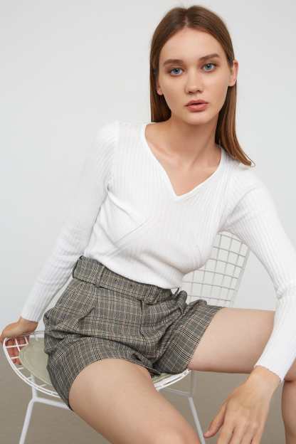 Braulia White Rib Sweater