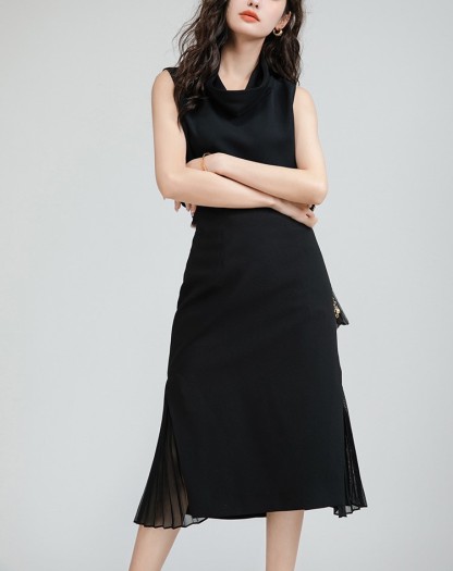Black Sleeveless Pleat Detail Top