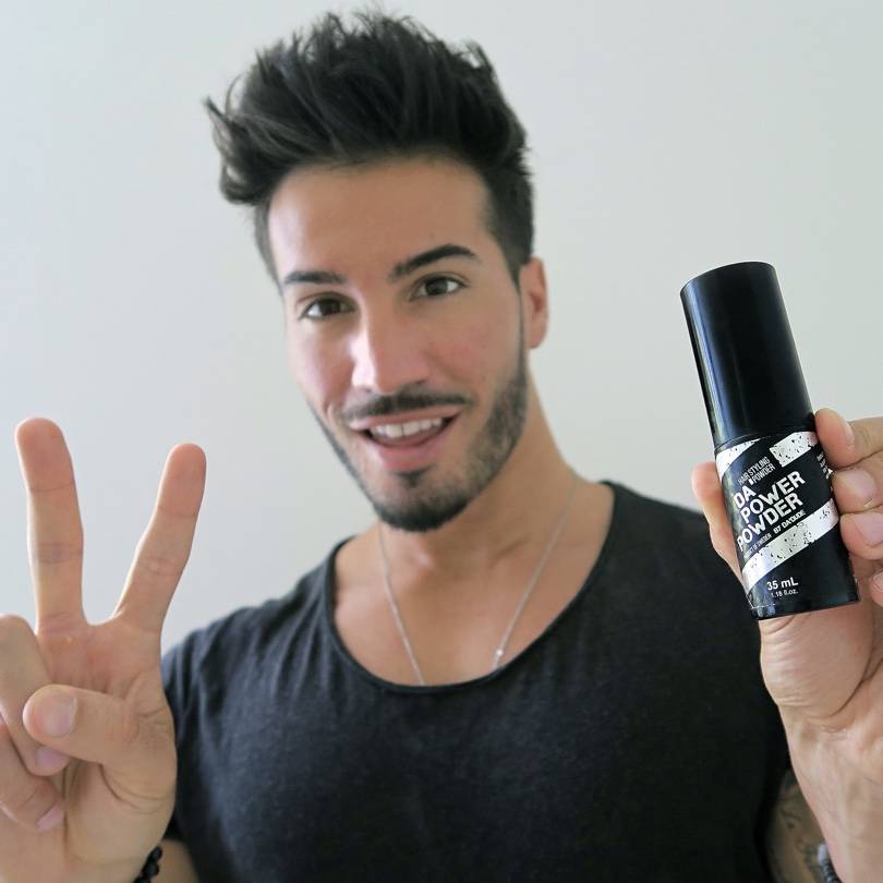 Men store hair powder