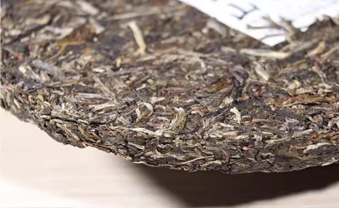 2017 Yunnan Xiaguan DA XUE SHAN Tie Bing FT Pu erh Raw Tea Cake Pu'er Tee, 357g-aertea.com